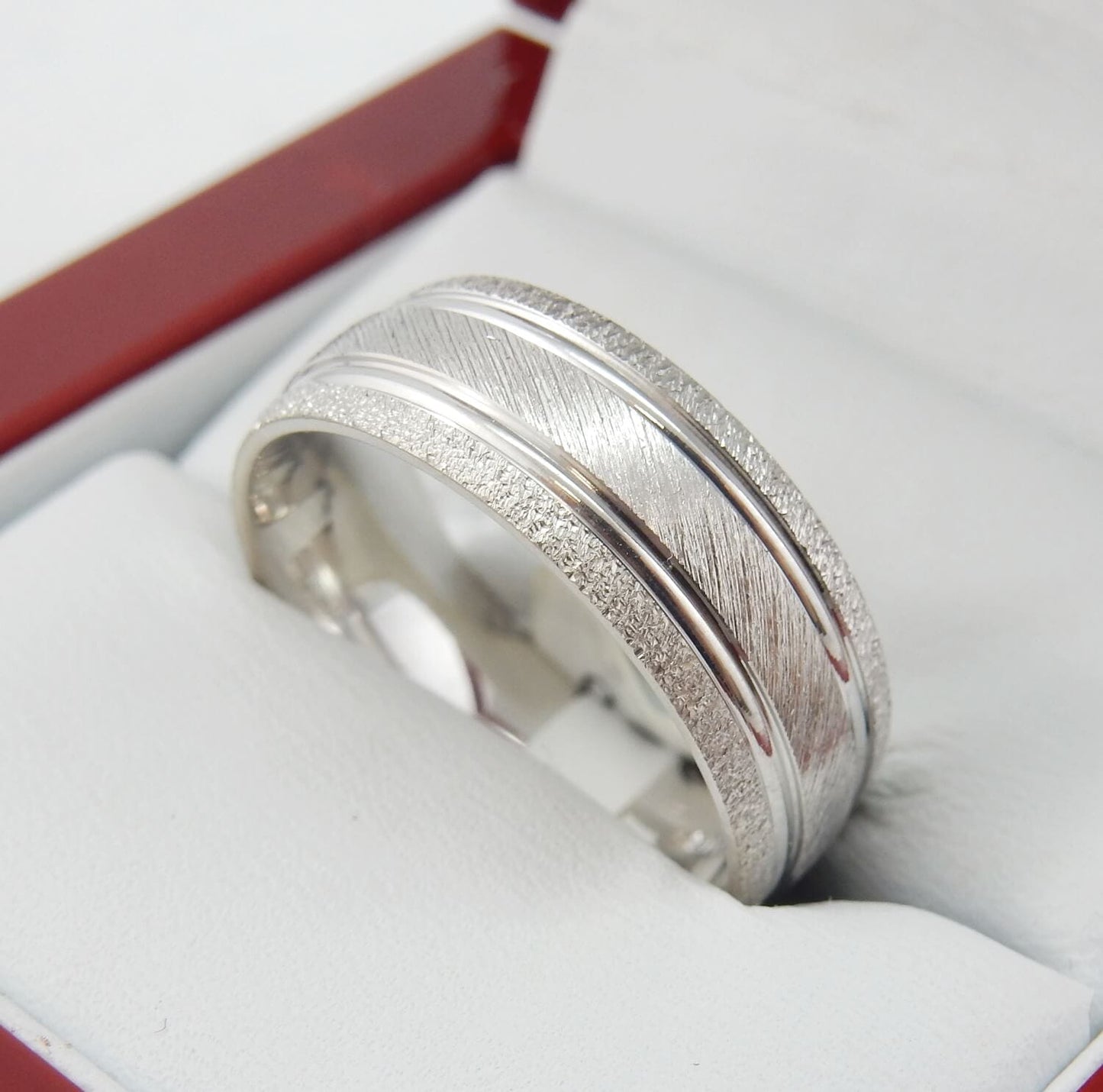 10K White Gold 6mm Hammered Edge Men’s Wedding Band-diamondnetjewellery