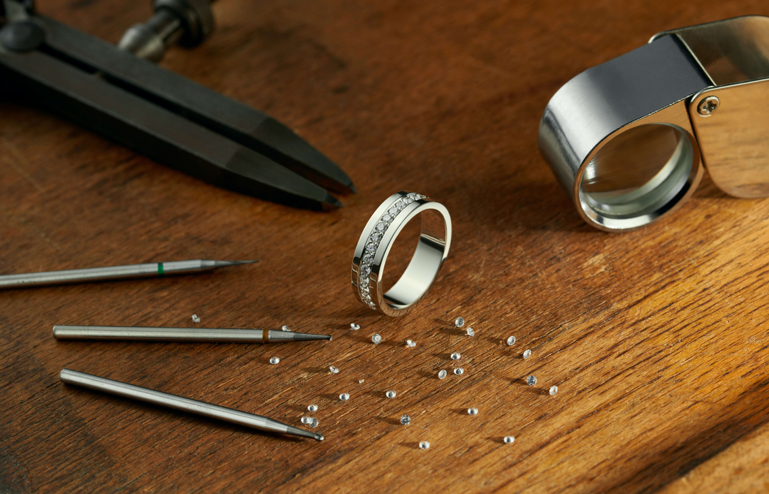 Behind the Scenes: Handcrafted vs. Mass-Produced Jewellery!