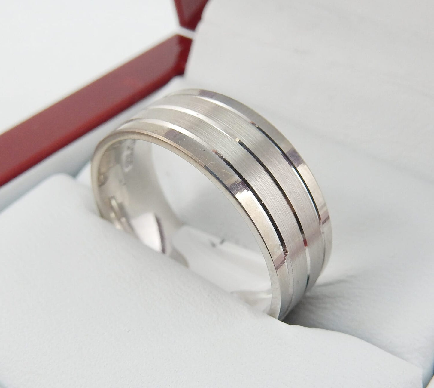 10K White Gold 8mm Serrated Edge Men’s Wedding Band