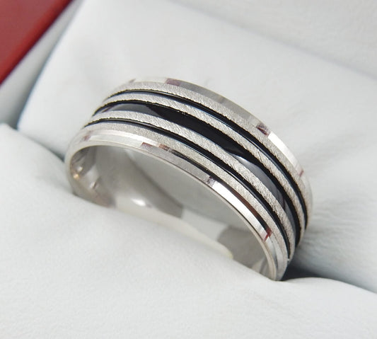10K White Gold 8mm Triple-Groove Men’s Wedding Band