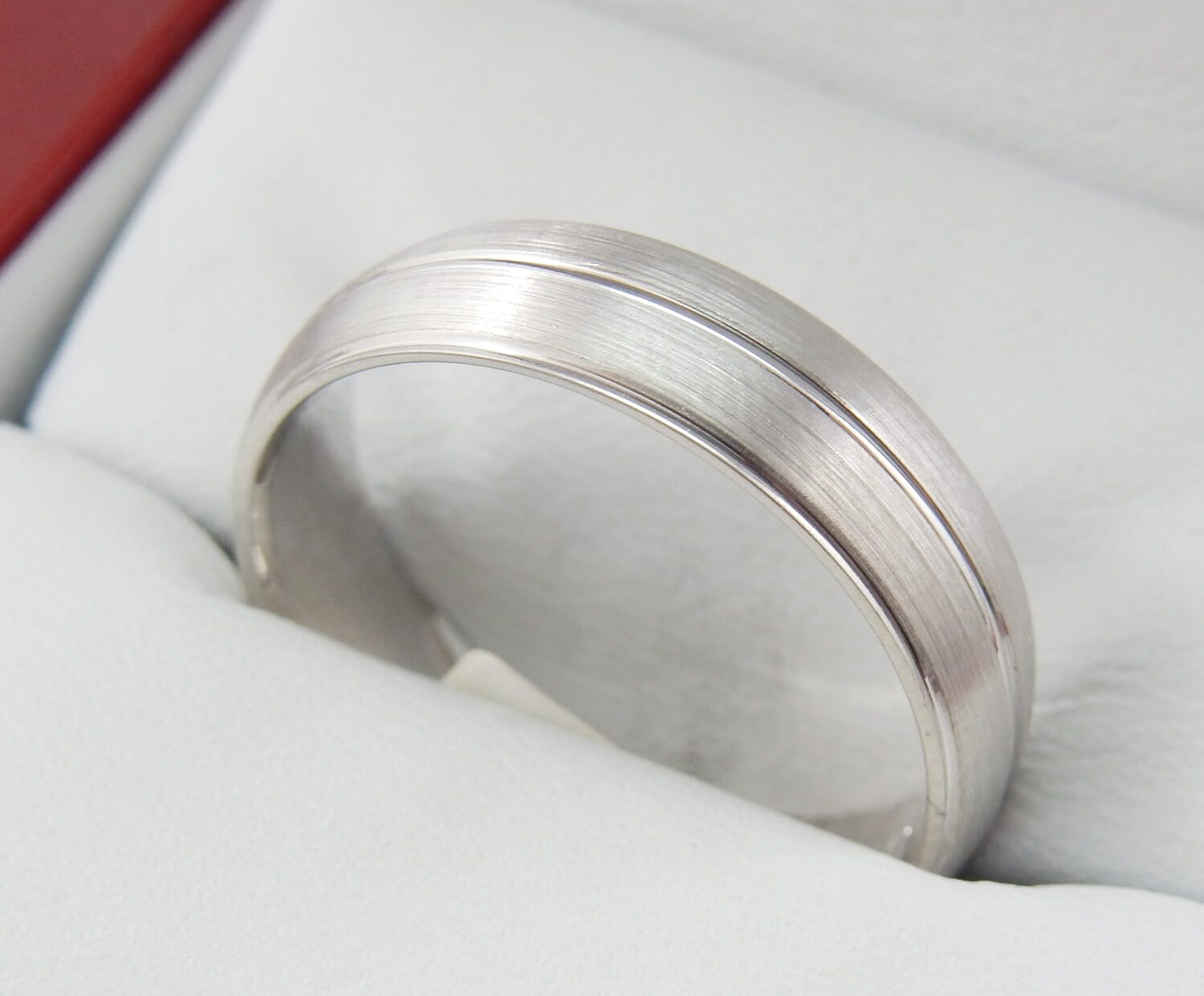 10K White Gold 6mm Brushed Center Men’s Wedding Band-diamondnetjewellery
