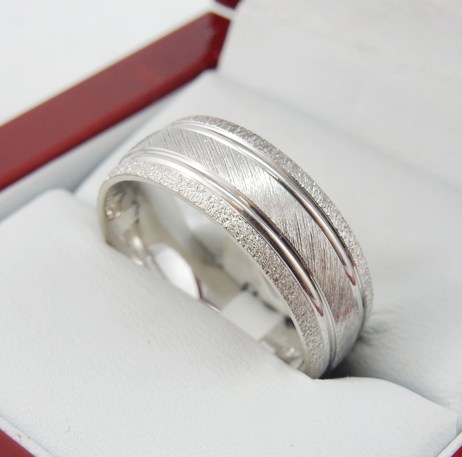 10K White Gold 6mm Hammered Edge Men’s Wedding Band-diamondnetjewellery