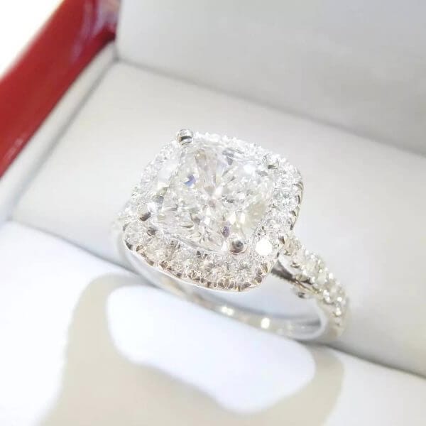 cushion cut diamond halo