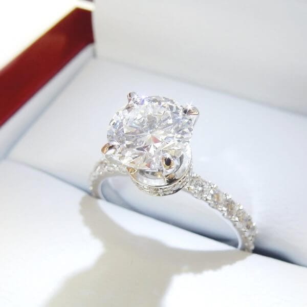 Diamond collar engagement ring