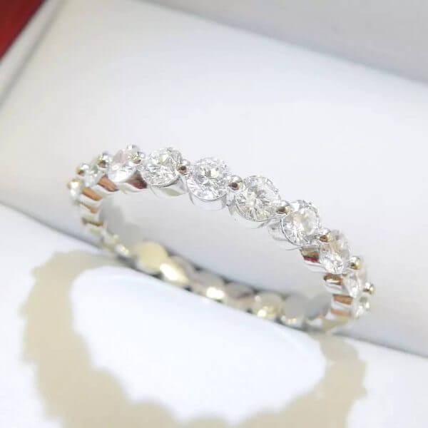 floating diamond wedding band