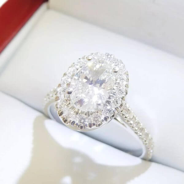 oval diamond with single halo