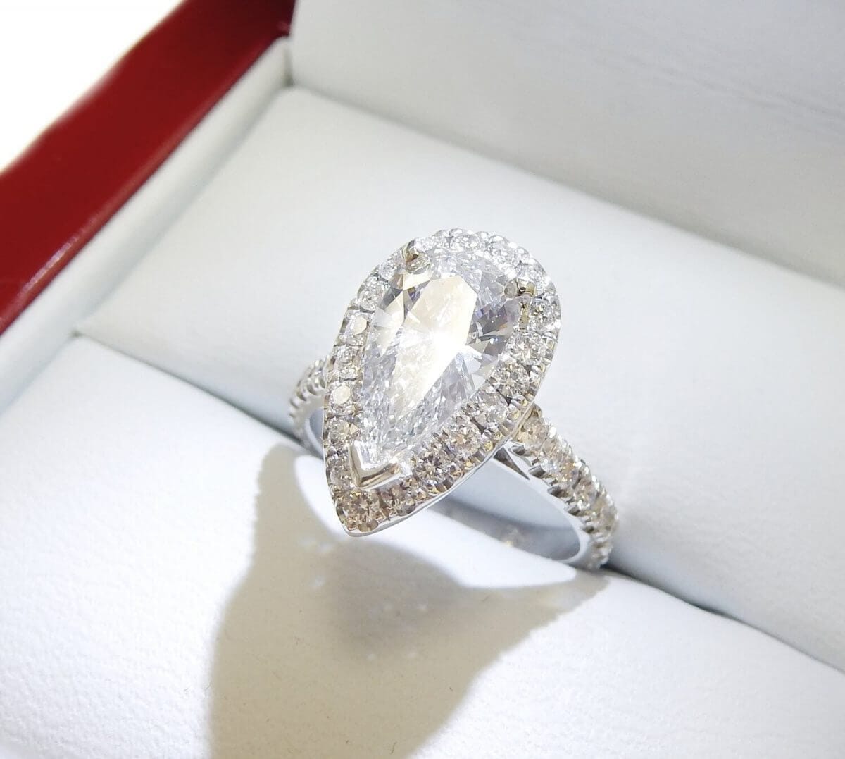 Pear diamond halo