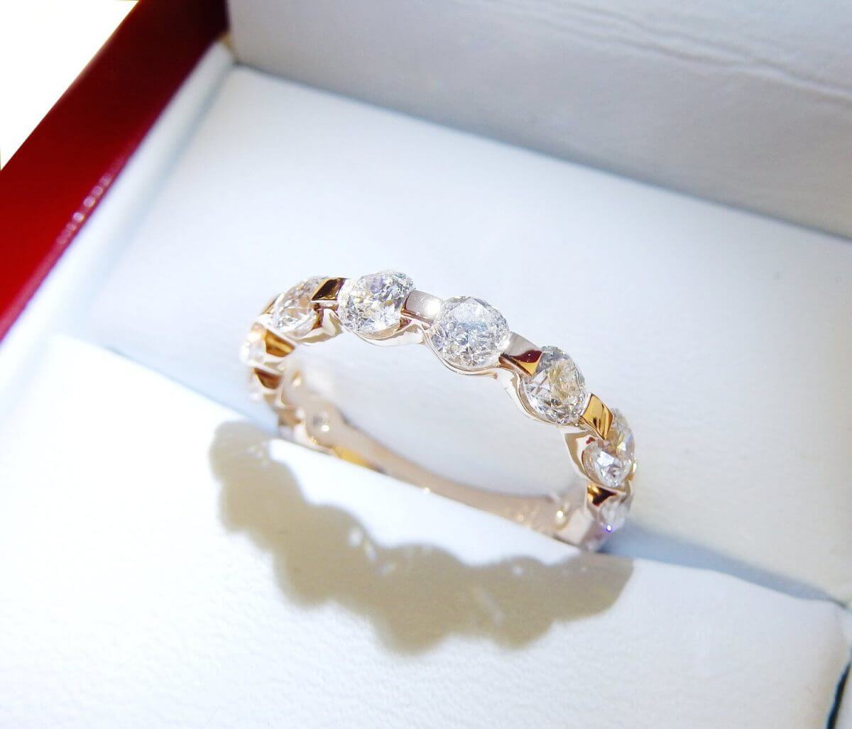 Single prong diamond wedding ring rose gold