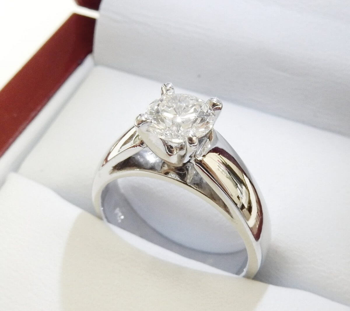 Solitaire diamond engagement ring