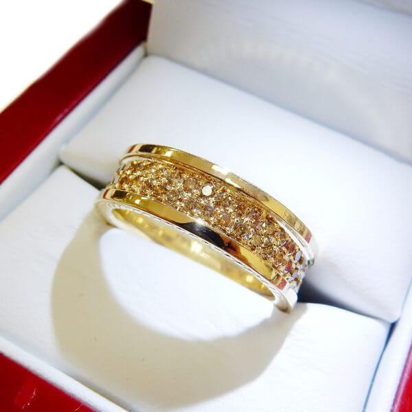 yellow gold mens wedding ring