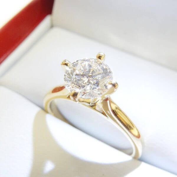 Yellow gold solitaire