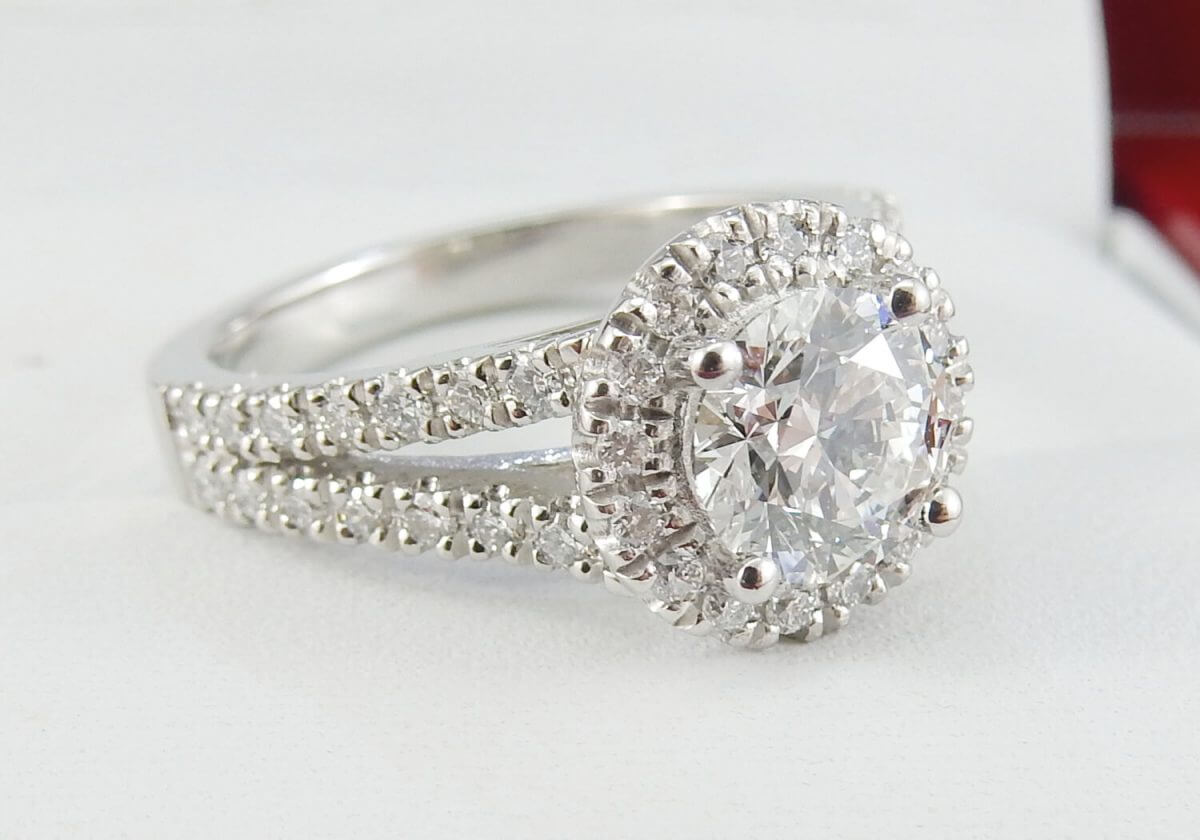 Split-Shank Platinum Diamond Halo Engagement Ring Style#4266 - DiamondNet