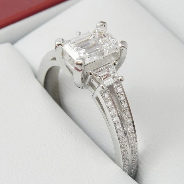 Emerald-Diamond-GIA-VVS2-Platinum-Split-Shank-Engagement-Ring-Trapezoids-DiamondNet.ca (3)