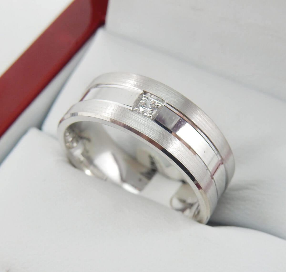 8mm Rect Comfort Fit Engraved Diamond Wedding Band