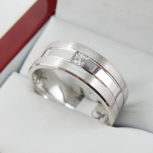 8mm Rect Comfort Fit Engraved Diamond Wedding Band