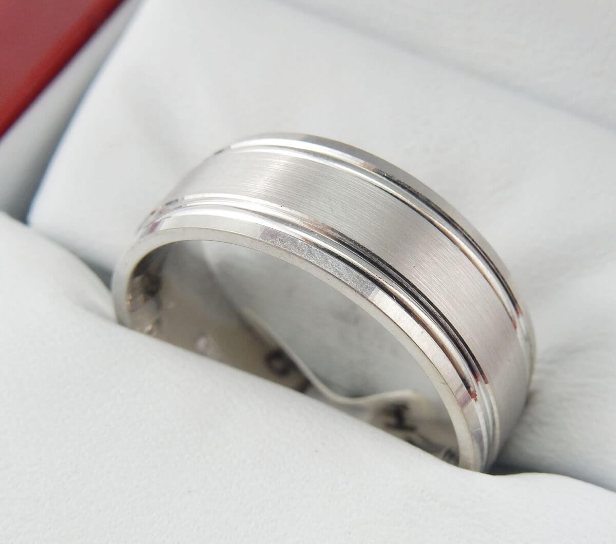 8mm Rect Comfort Fit Engraved Wedding Band