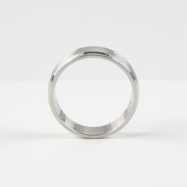 Men’s Wedding Ring in White Gold