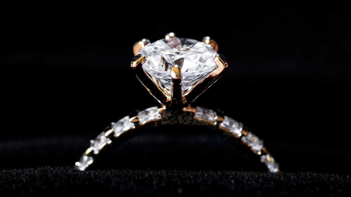 Latest engagement rings trends in 2019