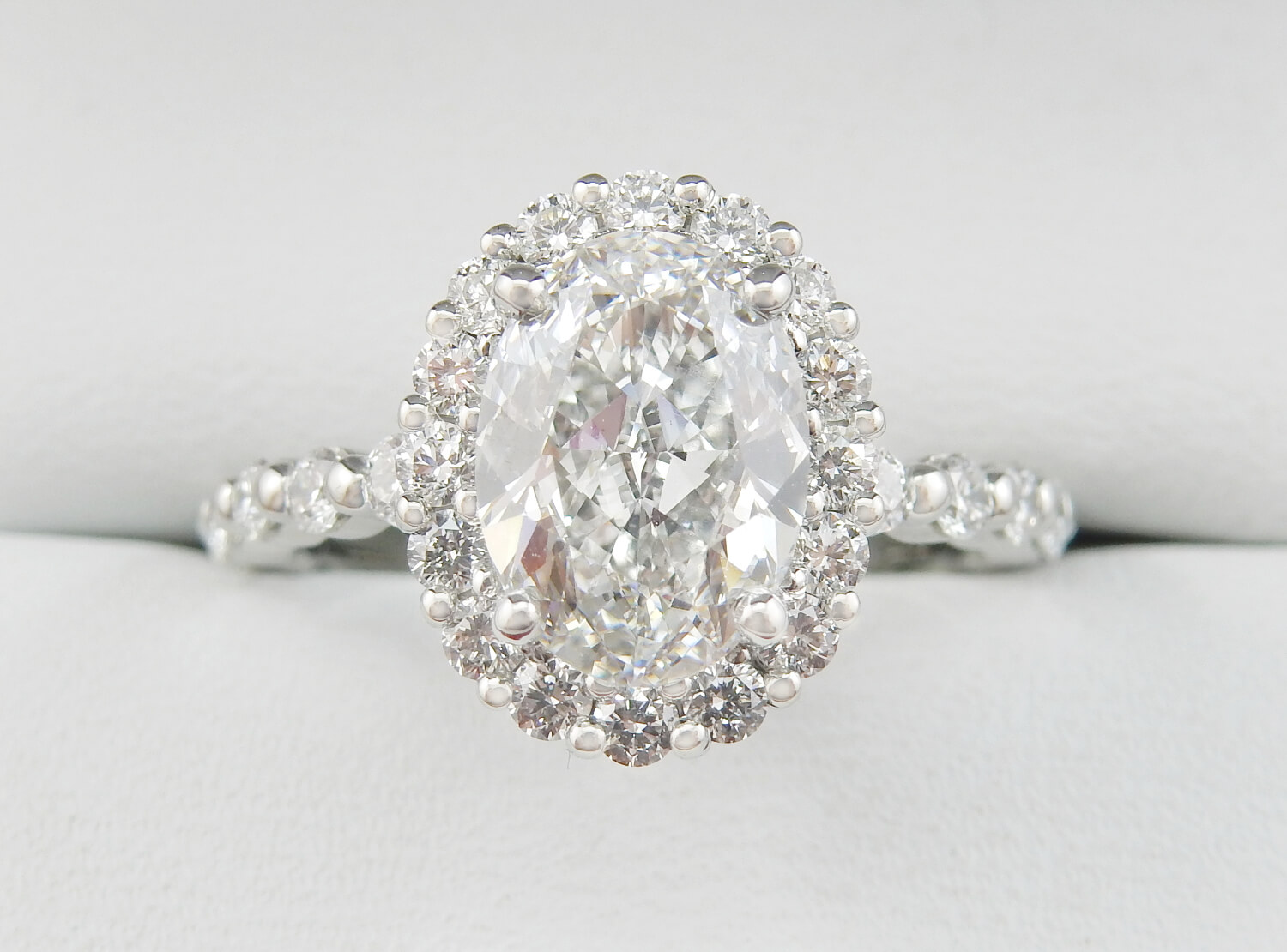 Platinum 4.5 Carat LAB GROWN IGI CERTIFIED DIAMOND Halo Oval Cut Diamond  Engagement Ring (H-I Color VS1-VS2 Clarity 4 Ct Center) | Amazon.com