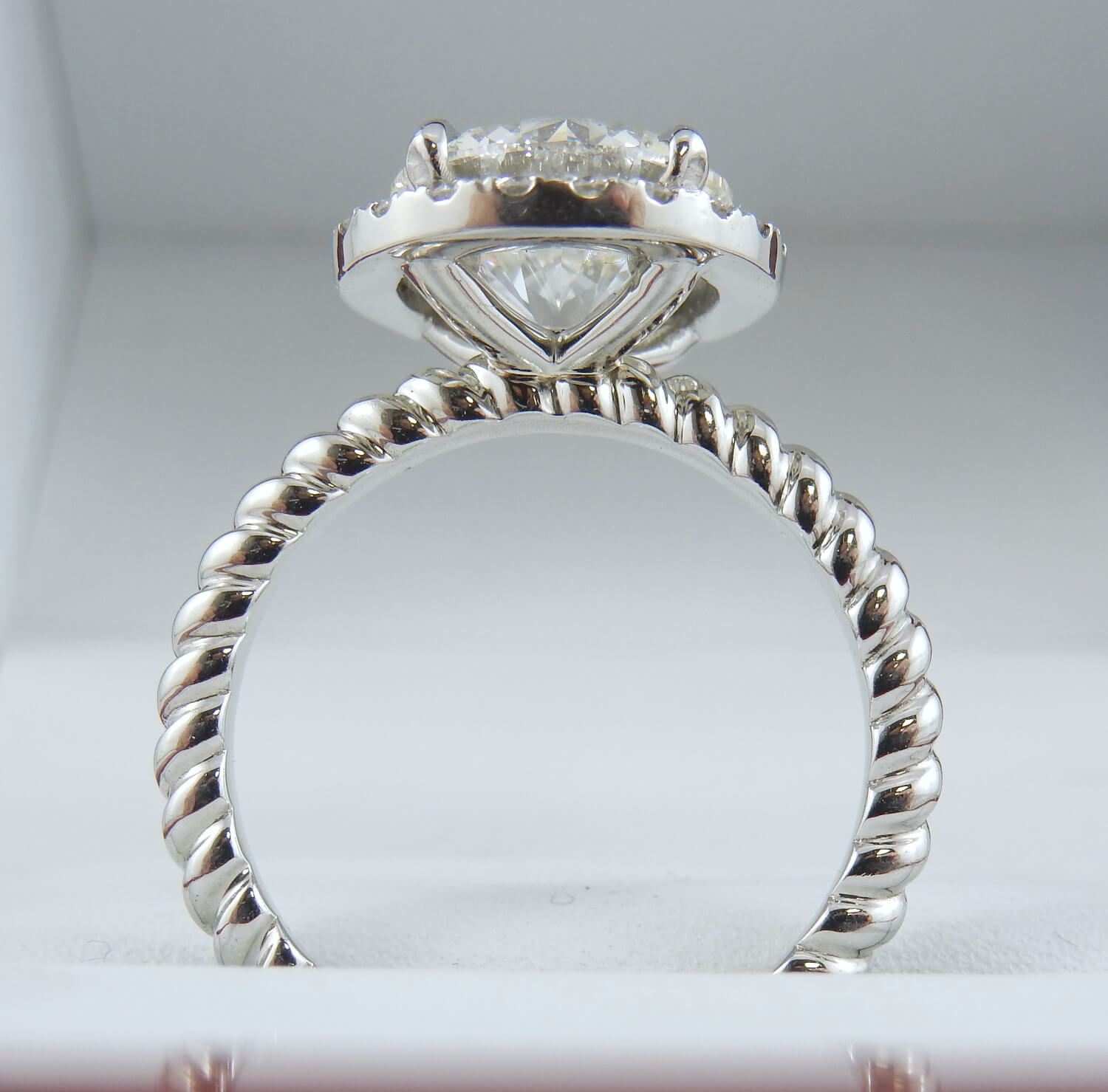 Round Diamond Halo with Rope Shaped Band Style 4309 DiamondNet