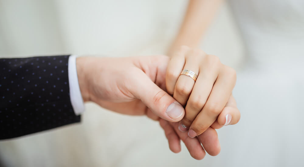 Yellow gold engagement ring