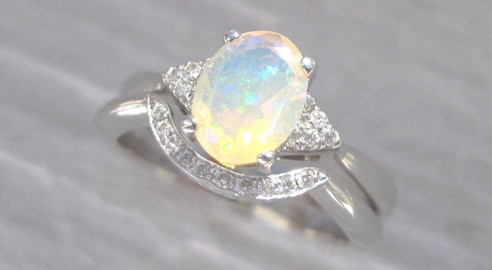 Opal stone, a gorgeous choice for engagement ring