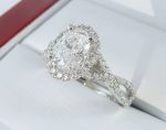 Oval-Diamond-Engagement-Ring-Halo-Design-GIA-DiamondNet.ca