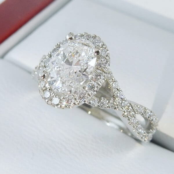 Oval-Diamond-Engagement-Ring-Halo-Design-GIA-DiamondNet.ca