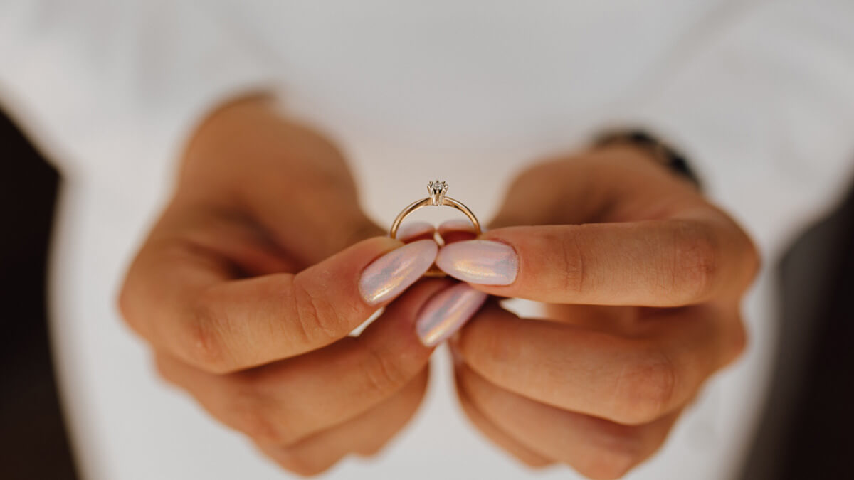 Less carat diamond engagement ring