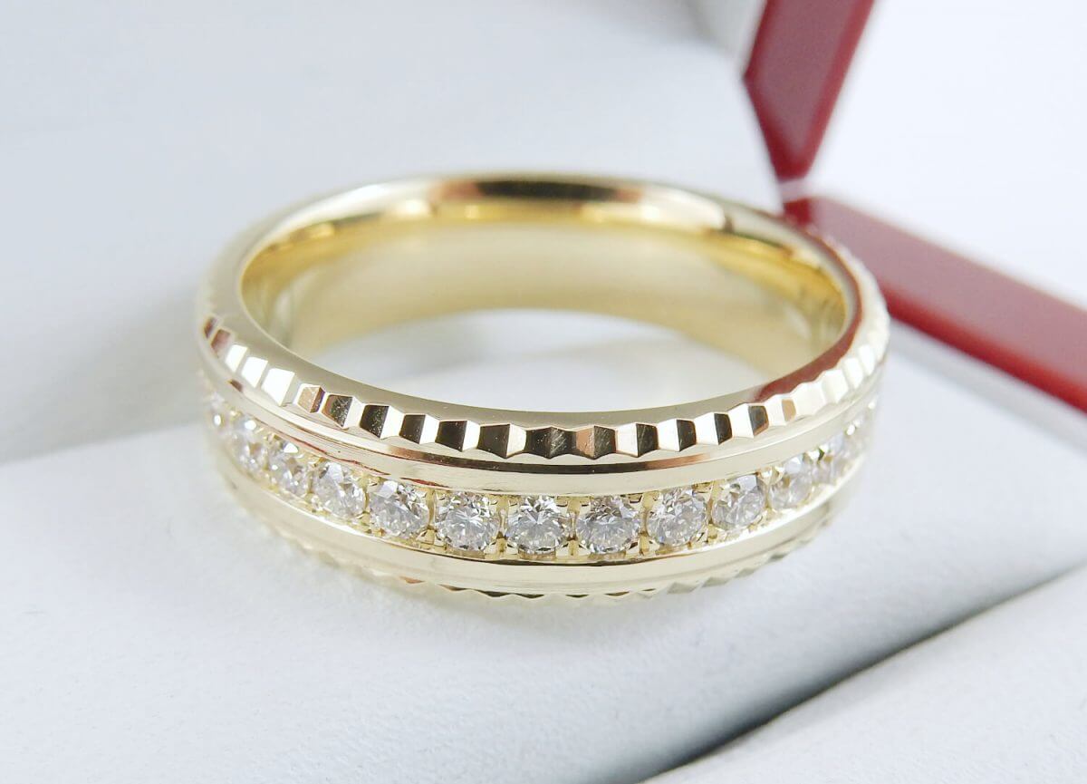 Fluted-Bezel-Style-Mans-Diamond-Wedding-Band-Yellow-Gold-DiamondNet.ca (2)