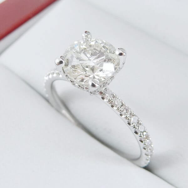 Round-Diamond-Engagement-Ring-White-Gold-DiamondNet.ca