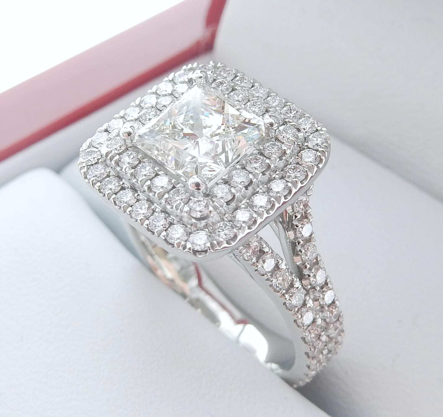 The Beauty And Elegance Of Jennifer Lopez Engagement Ring — Ouros Jewels