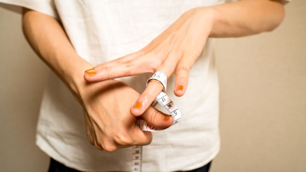 Woman measuring her finger