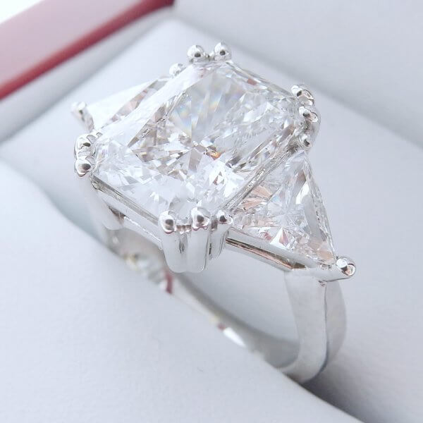Radiant-Cut-Diamond-Engagement-Ring-Trillion-Cut-Diamonds-14k -White-Gold-IGI-DiamondNet.ca