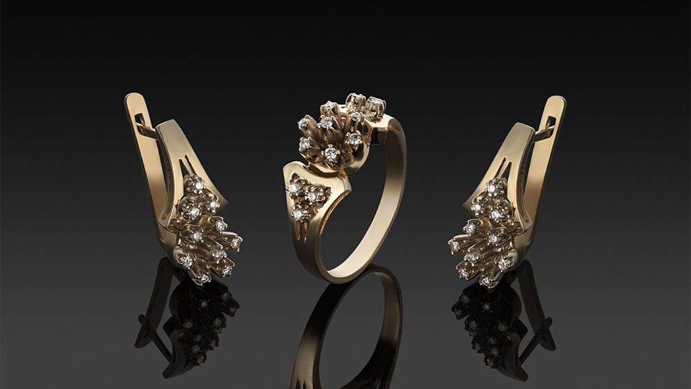 Gold ring and earrings with diamonds