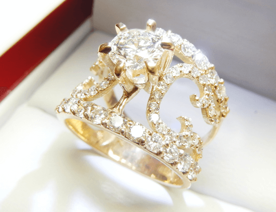 Diamond gold ring