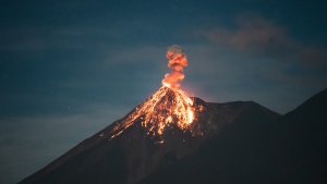 Stunning Fuego volcano eruption