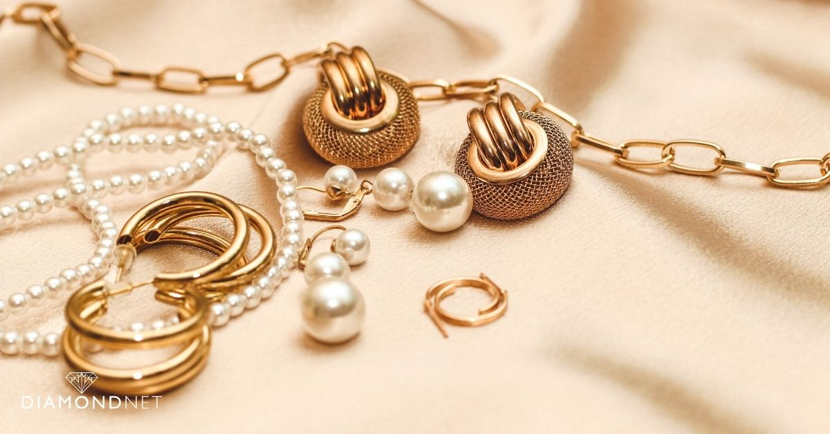 Diverse jewellery styles, reflecting the customised jewellery trends for 2025