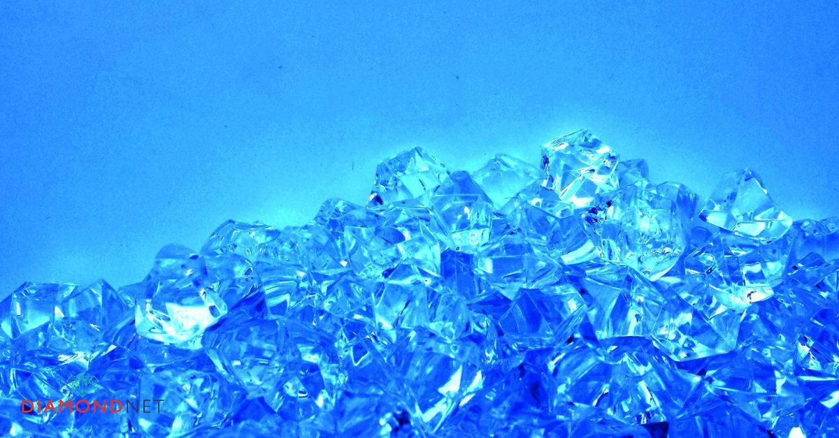 Understanding what fluorescence in a diamond means and how it affects its glow and appearance
